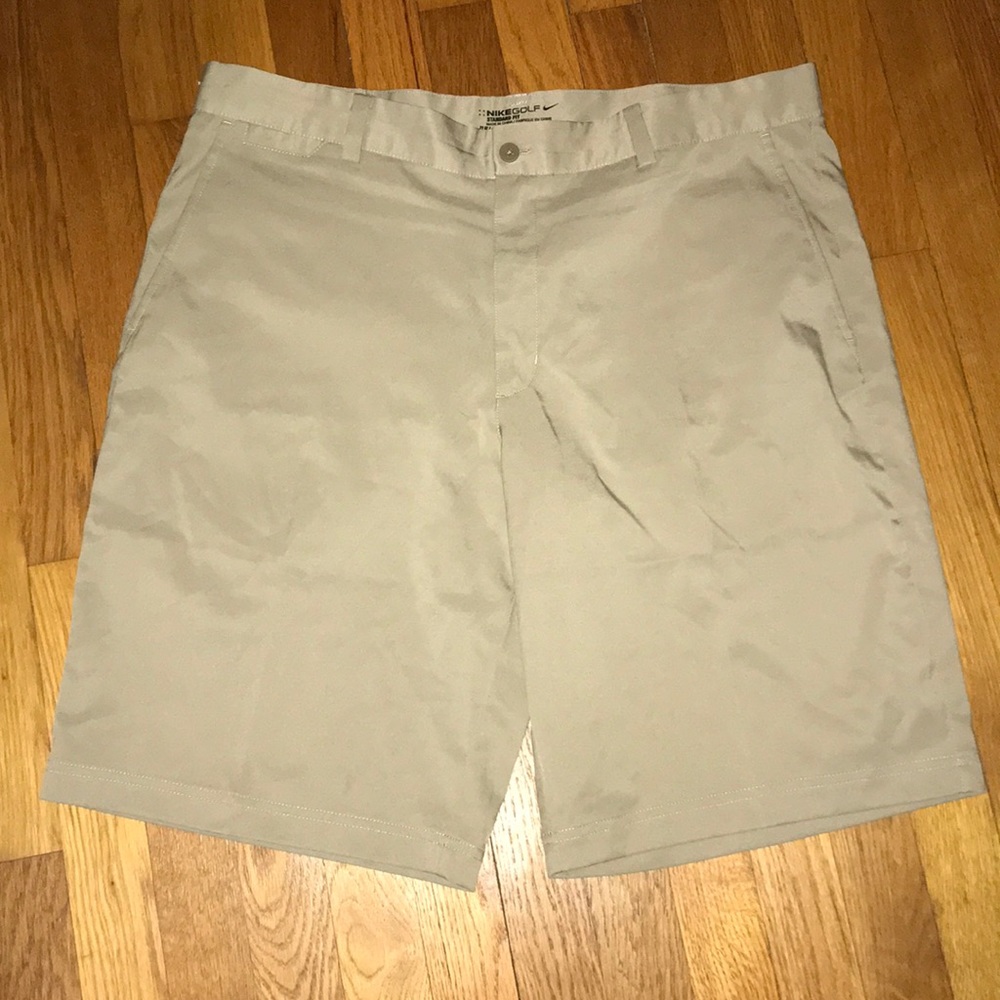 Men’s Nike golf shorts